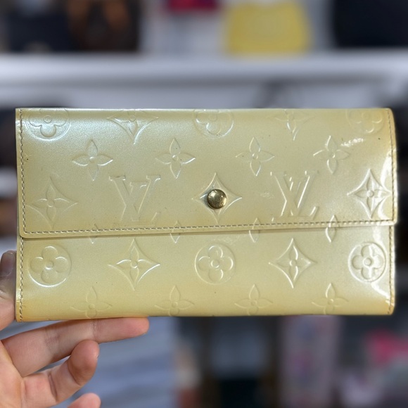 LV Vernis Long Trifold Wallet - Picture 1 of 2